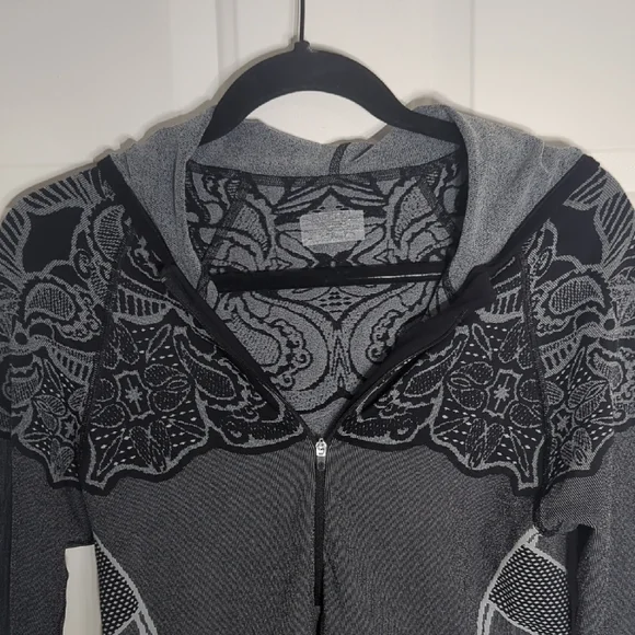 Athleta Black and Gray Hoodie Jacket Lg - Picture 3 of 10